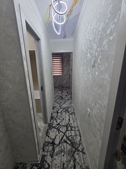 Dom sotiladi 2 qavat 1 xona paxtazor 15 Maktab oldi Narxi 290 milion