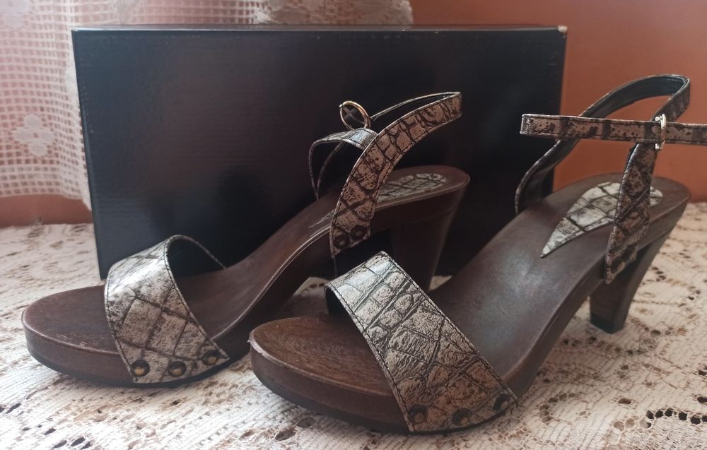 Дамски нови сандали