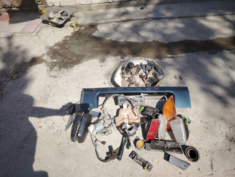 Продам б/у з/ч на Лансер