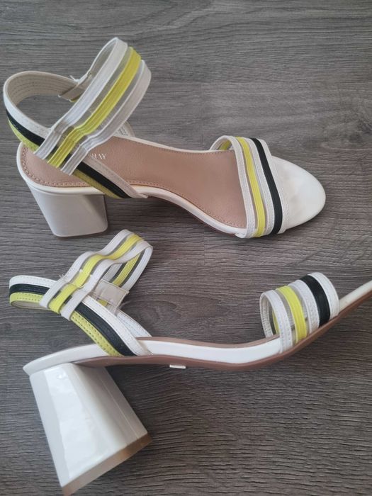 Елегантни сандали на ток