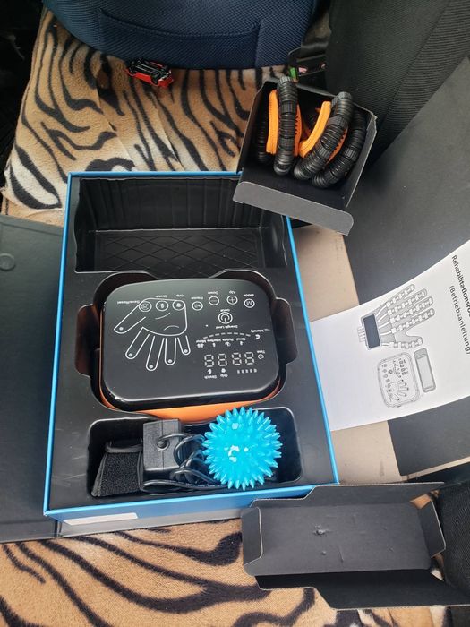 Ръкавица робот за рехабилитация при инсулт