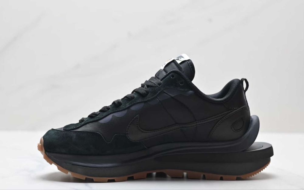 Нови дамски маратонки Nike x Sacai VaporWaffle Black Gum