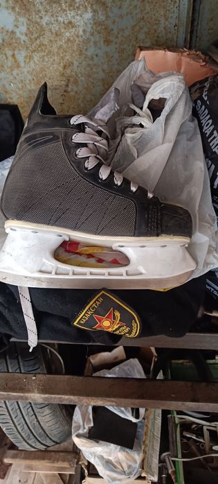 Продам коньки ..