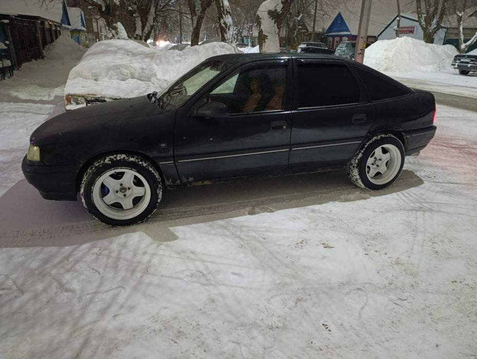 Продам Опель вектра А 2.0л карбюратор