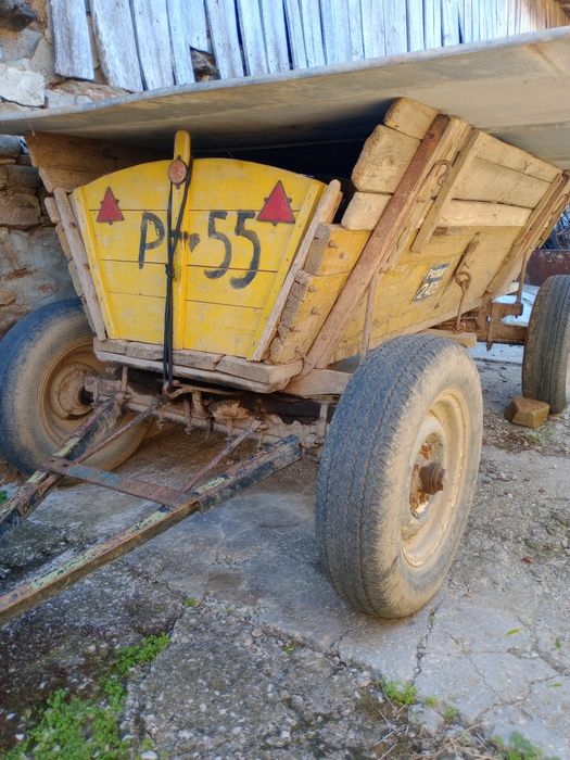 Продавам каруца с теглич за трактор .