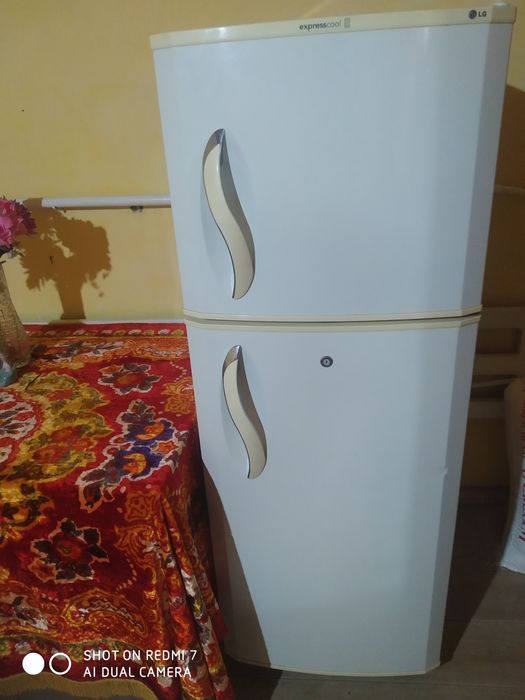Холодильник LG сотилади