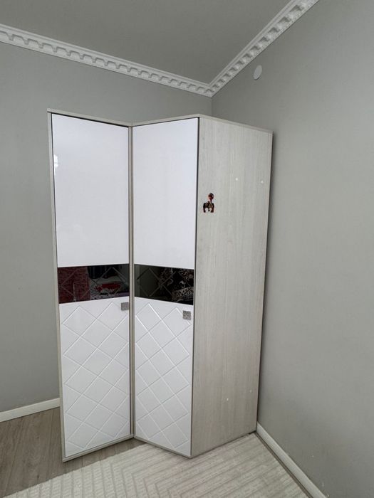 Шкаф угловой бежевый