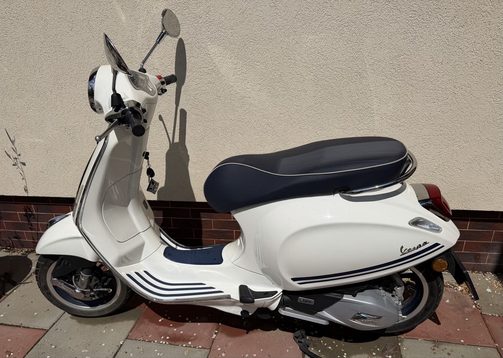 Vespa Primavera 125 ABS  Yacht Club
