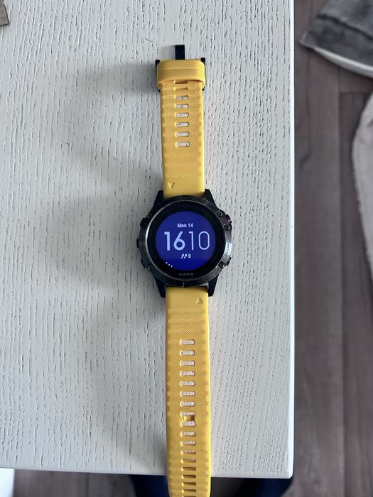 Продам часы Garmin Fenix 5.