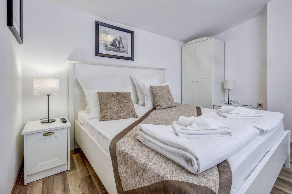 Дава се под наем Тристаен апартамент в Варна, Център - 90 кв.м за 800 € - Снимка #2