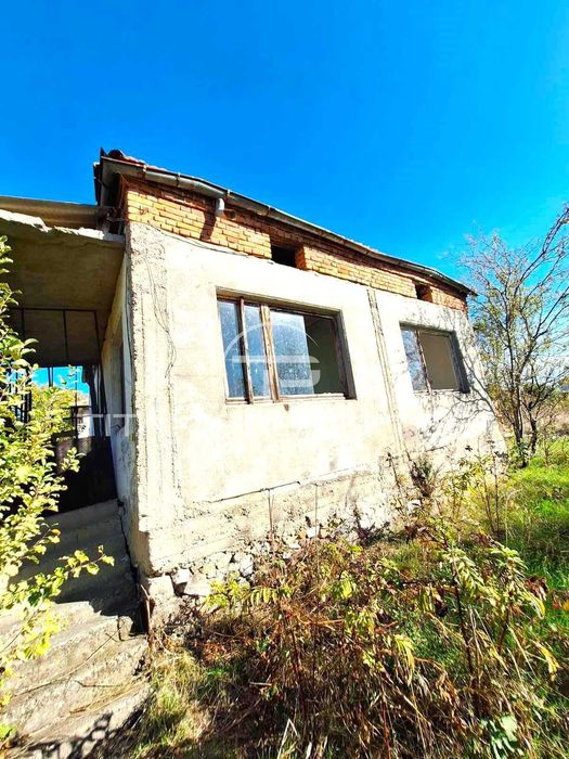 Едноетажна къща в село Беловица