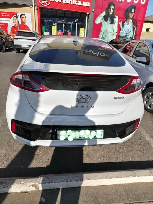 Электромобиль сотилади Hyundai ioniq 2017 холати яхши