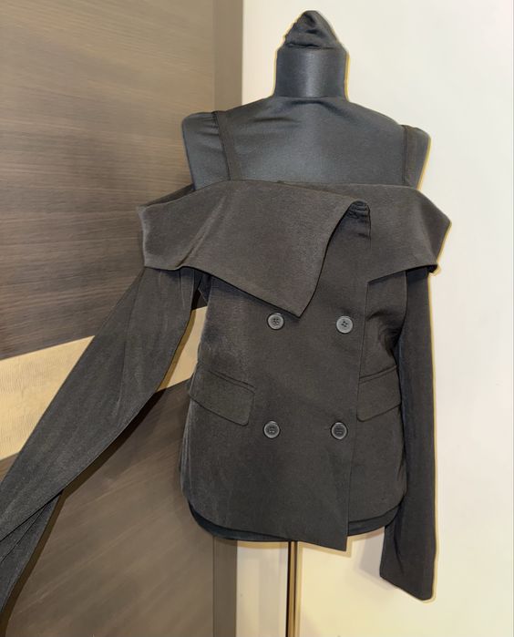 Sacou cu  umeri decupati