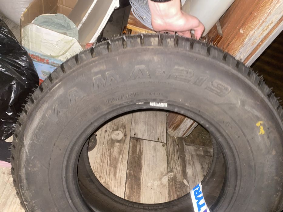 Продам Шины новые 16 2 шт