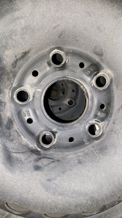 Vand  4 cauciucuri  cu jenti 195/70/15 c dot 2024 sunt ca noi