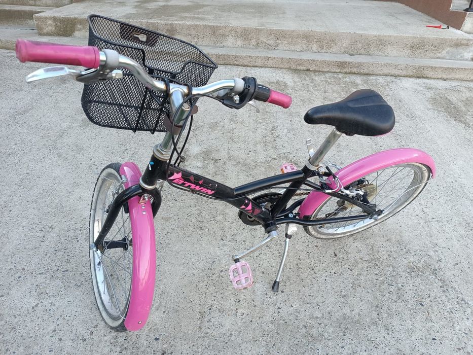 Bicicleta fetițe cuprinsa cu vărsată între 8 și 11 ani.
