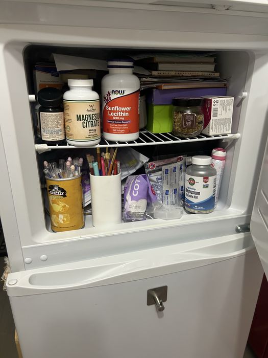 Холодильник Atlant состояние отличное, требует замену компрессора