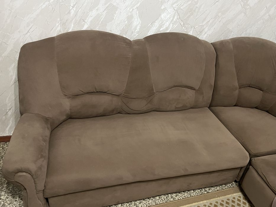 Угловой диван для гостинной