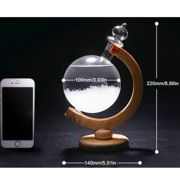 Красив глобус с кристали които предсказват времето