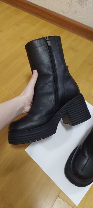 Чёрные кожаные сапоги