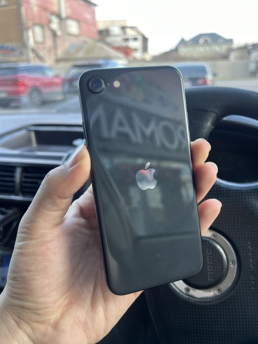 iPhone SE 2020 в отличном состоянии