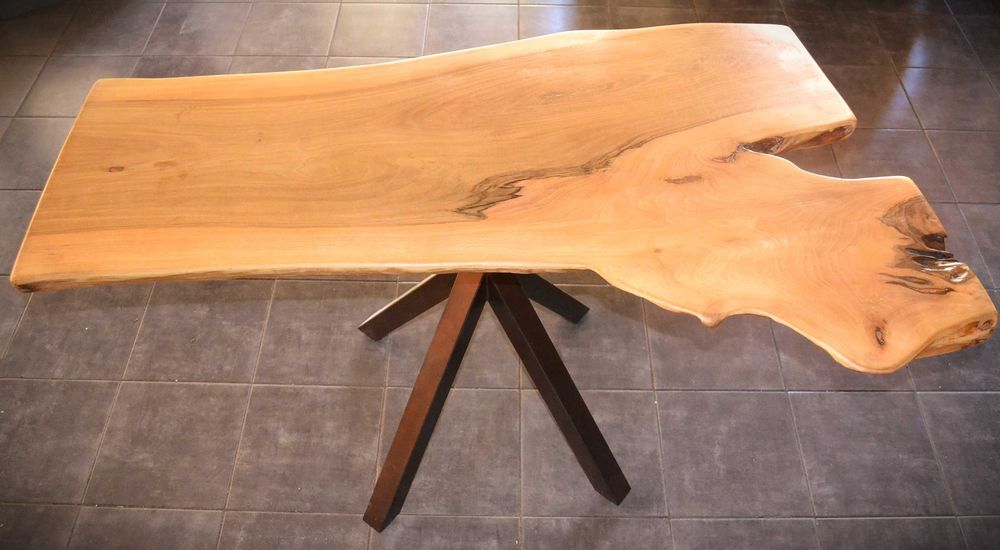 Дървена МАСА масив, Орех, с естествен ръб