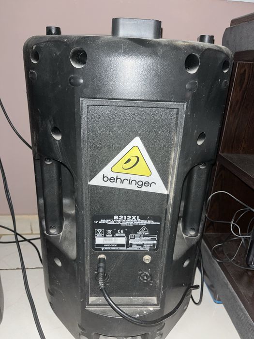 Продавам колони на behringer с усилвател