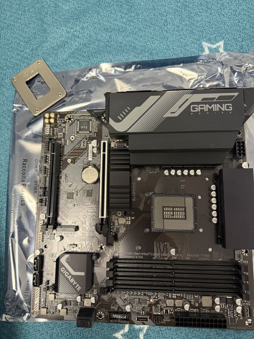 Placa de baza Gigabyte B760 GAMING X AX, Socket 1700