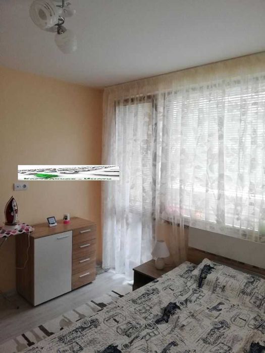 Двустаен апартамент в кв.Остромила