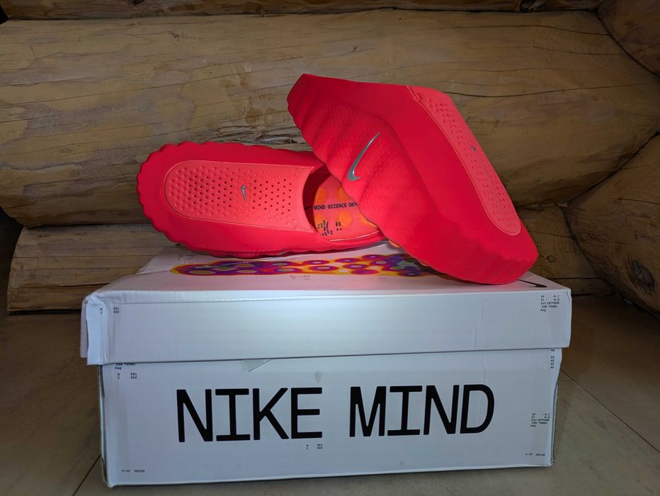 NIKE mind 001 "Solar Red" (44)