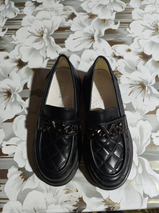 Продам туфли размер 33