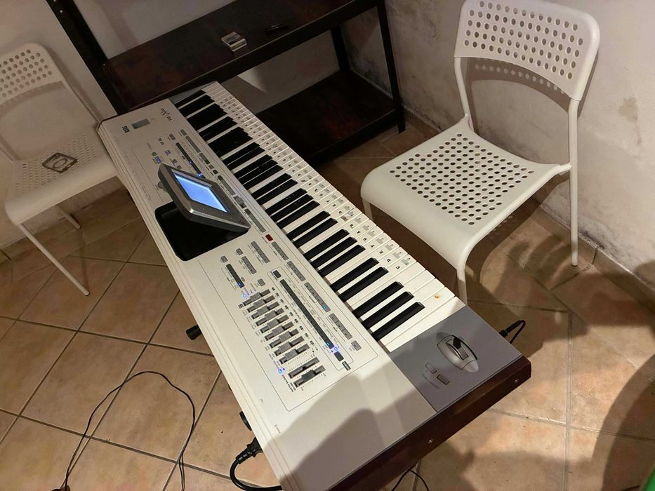 Vând sau schimb Korg PA2X Pro – 76 clape