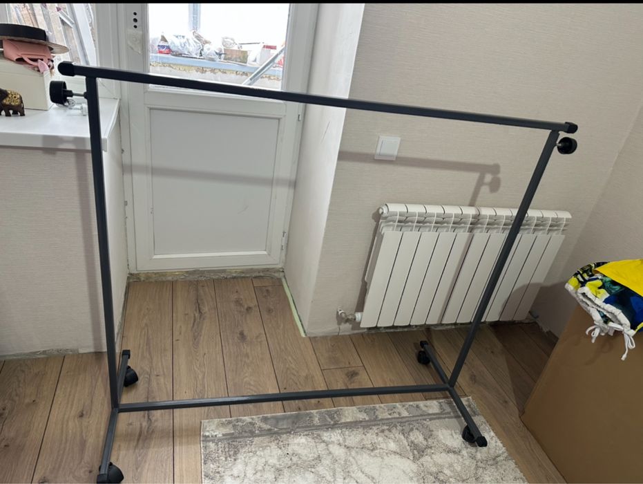 Вешалка напольная металическая