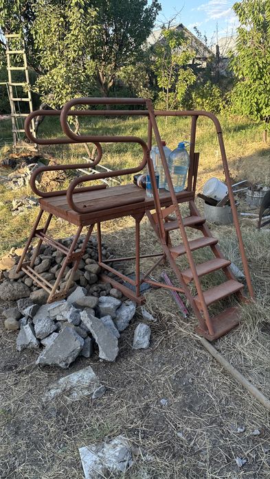 Продам лестницу для бассейна