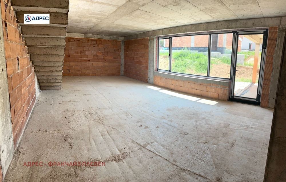 Продава се Къща в Плевен, Кайлъка - 256 кв.м за 1465 €/кв.м - Снимка #2