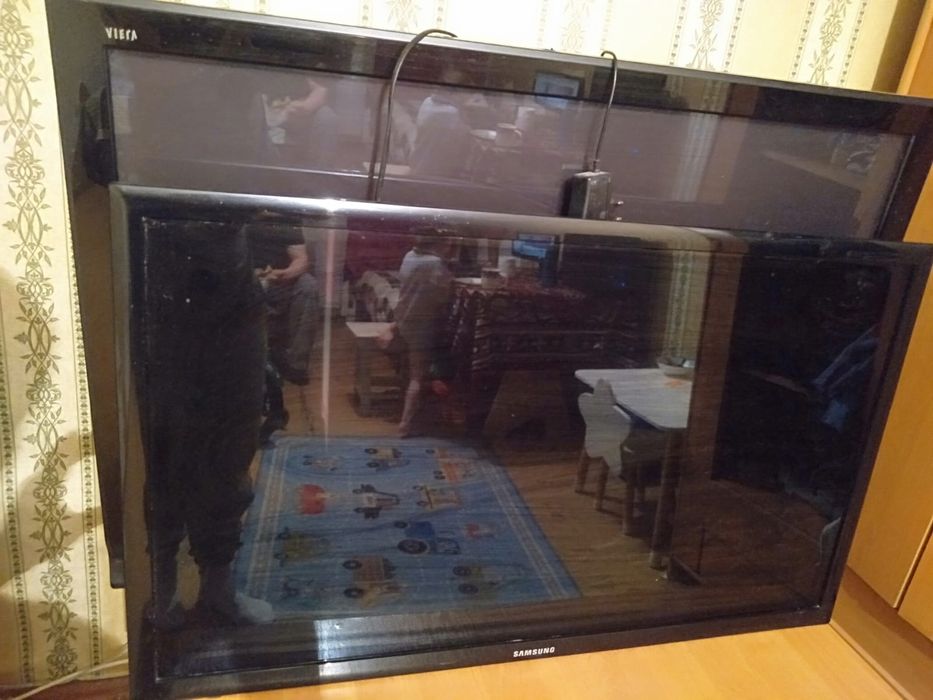 Два телевизора на запчасти