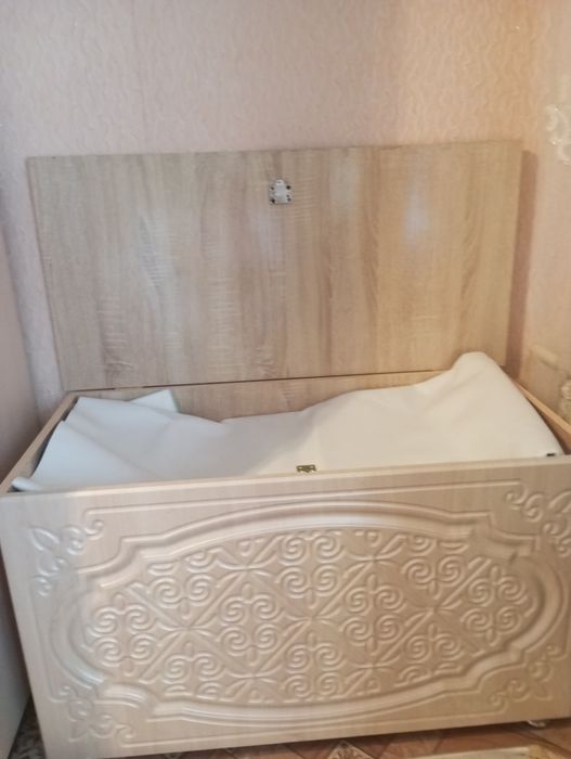 Продам сундук с орнаментом