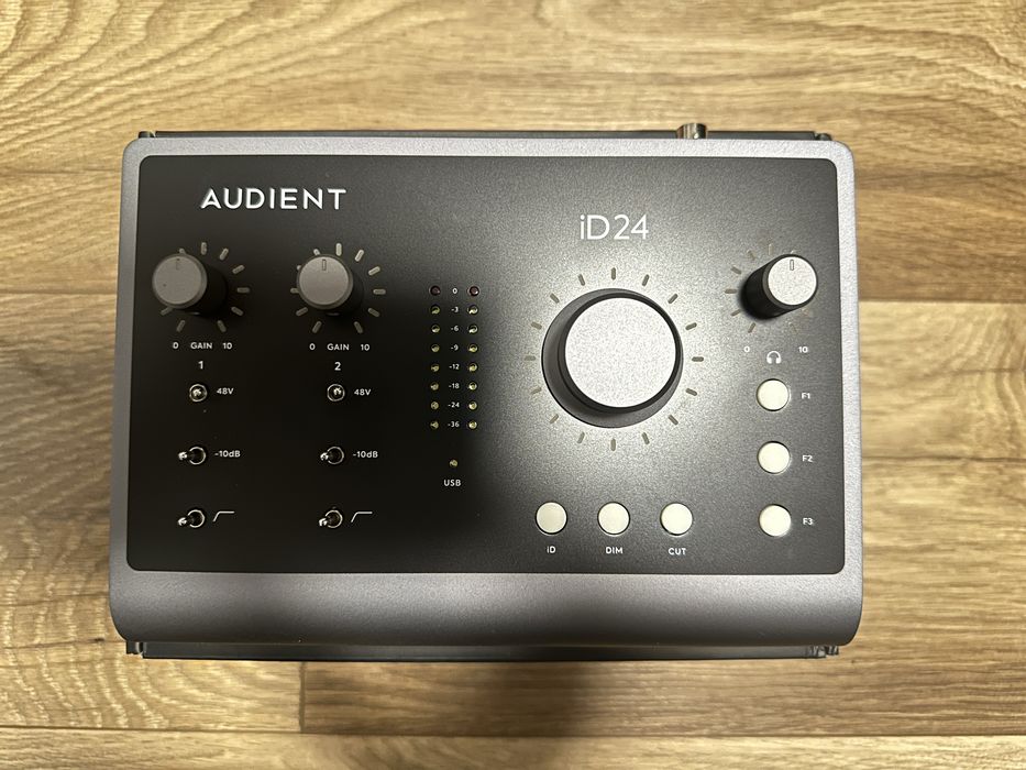 Vand interfata audio Audient iD24 cu garantie