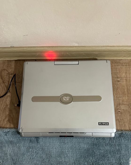 Портативный DVD сатылады.