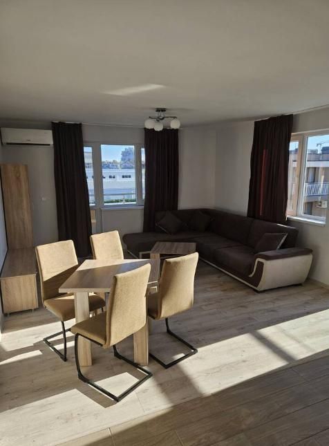 Дава се под наем Двустаен апартамент в Пловдив, Южен - 79 кв.м за 425 € - Снимка #1