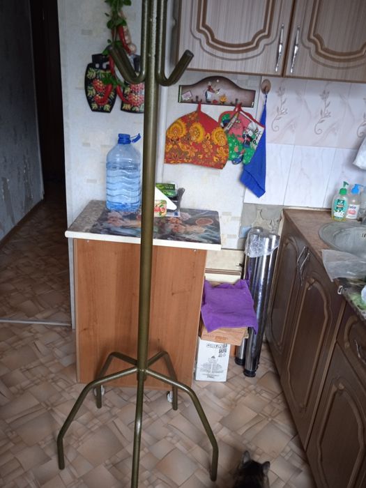 Напольная вешалка металлическая