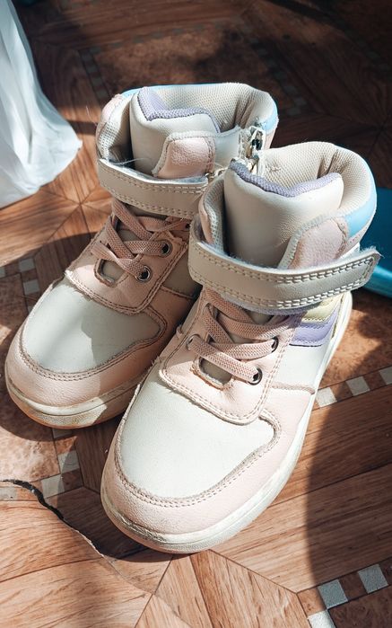 Продам кроссовки -ботинки