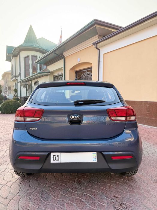 Продается Kia Rio 2018г (68.120 тыс пробег) Цвет Синий Дымчатый