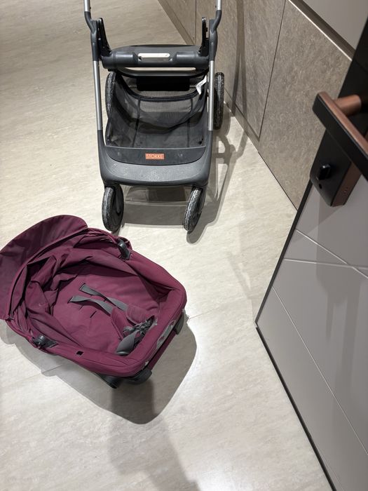 Коляска очень дорогой качесвенный бренд