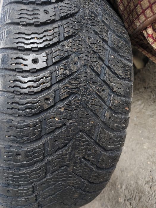 Резина зима  215,55,17