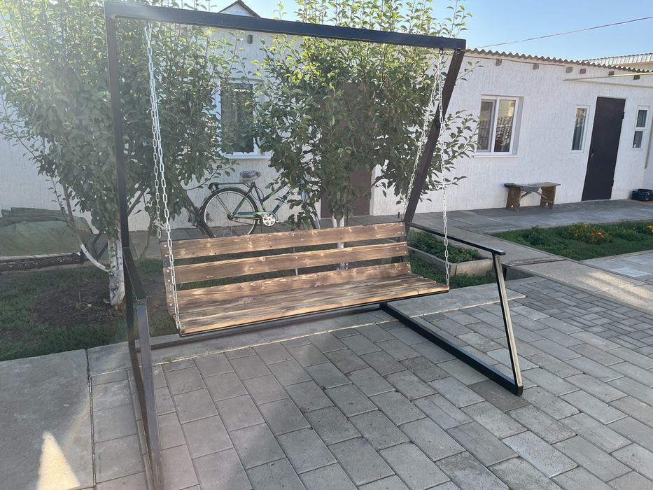 качели для двора и сада