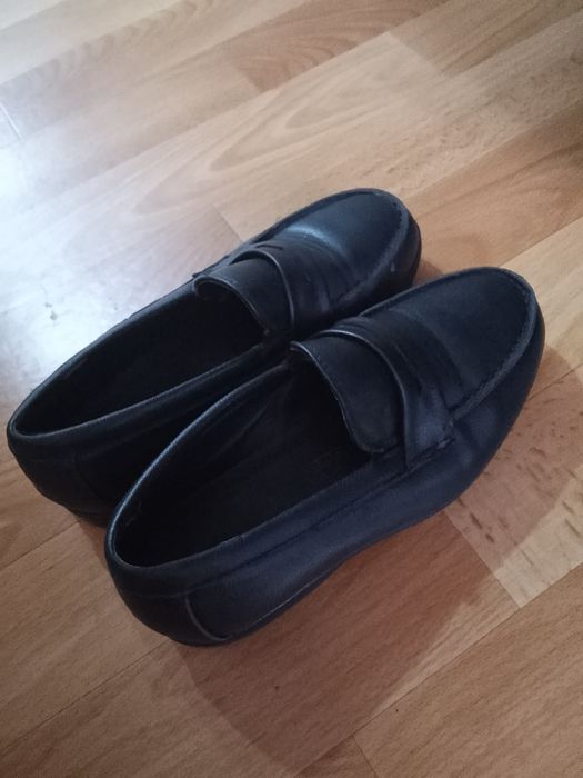 Продам туфли школьные