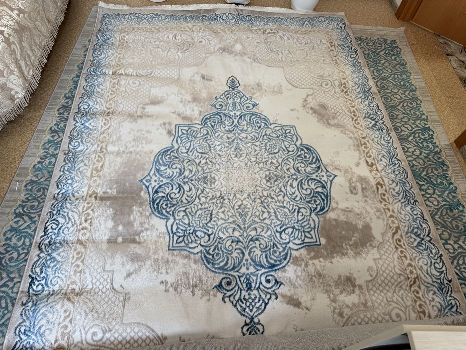 Продам ковры в отличном состояний!!!