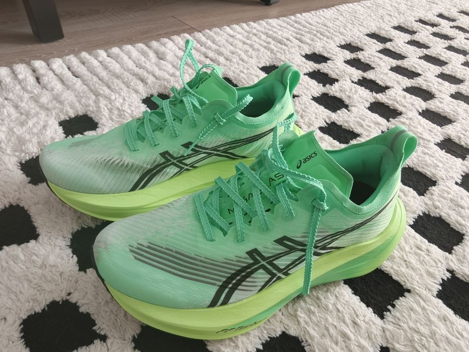 Vând Asics megablast, marimea 39