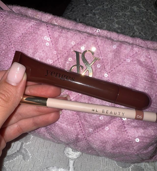 Гланц и молив за устни